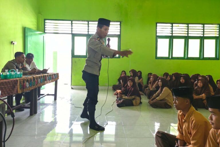 Polres Lombok Barat dan Ponpes Ijtihadul Mu'minin Berkolaborasi Cegah Radikalisme di Lingkunga