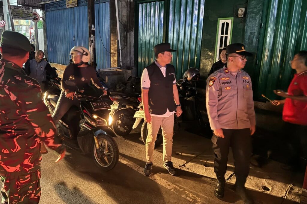 Patroli Gabungan Polsek Kediri, TNI, dan Forkopincam Jaga Kamtibmas Lombok Barat