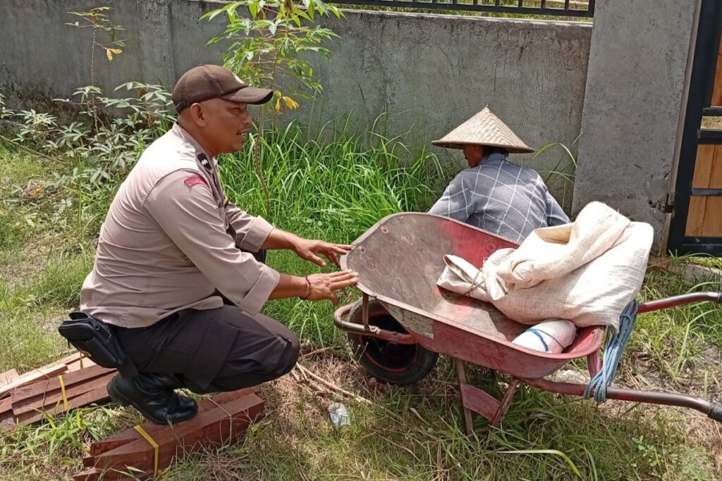 Polsek Labuapi Dorong Ketahanan Pangan Lewat Program Bhabinkamtibmas di Desa Merembu