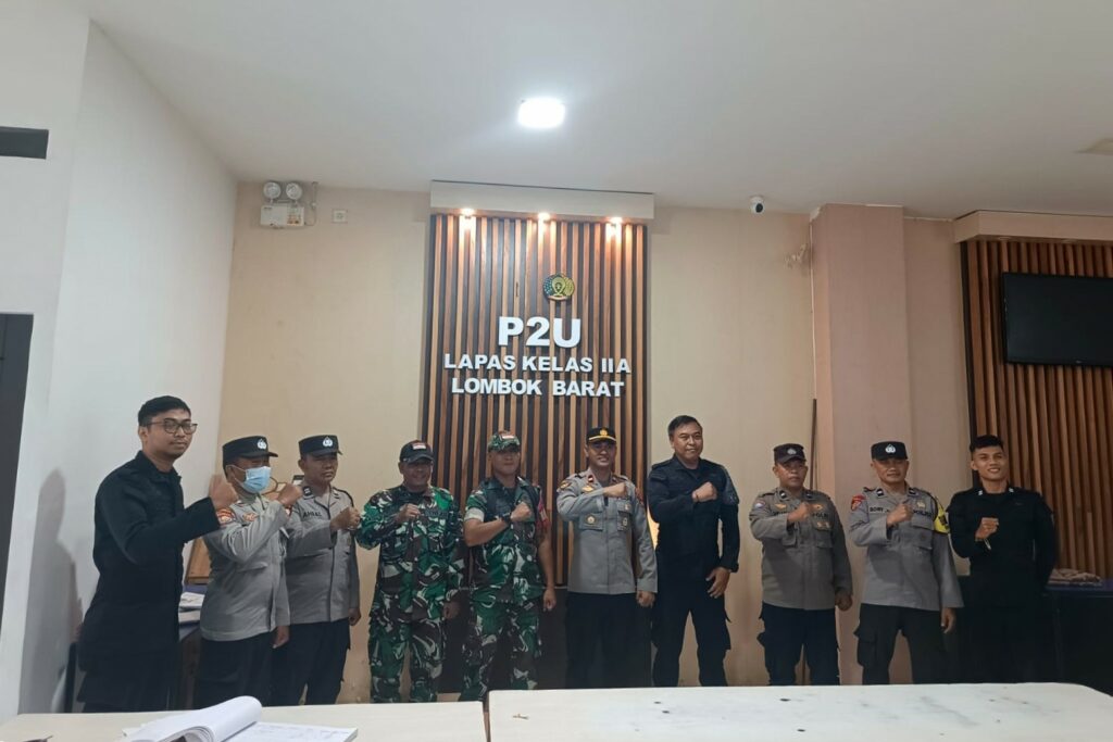 Polsek dan TNI Gelar Patroli Gabungan Jaga Kamtibmas di Kecamatan Kuripan