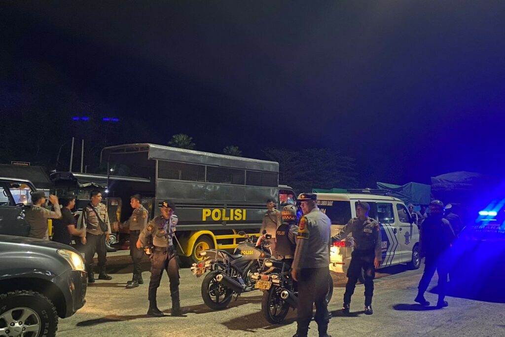 Sinergi Polisi dan Warga: Patroli Preventif di Kecamatan Gerung Jaga Kondusifitas
