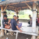 Empat Personel Polsek Sekotong Patroli Dialogis di Gunung Ketapang