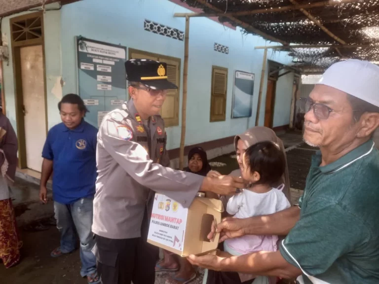 Polri Peduli Gizi: Nutrisi Mantap Hangatkan Hati Warga Labuapi