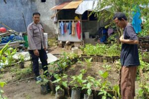 Polisi Dampingi Warga Perampuan Wujudkan Swasembada Pangan