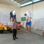 Jaga Stabilitas Pangan, Polsek Gerung Dampingi Penjualan Jagung