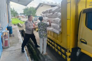 Sinergi Amankan Pangan: 7 Ton Jagung Petani Lobar Tiba di Gudang BULOG Mataram