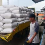 Bhabinkamtibmas Labuapi Amankan Penyerapan Jagung 1 Ton